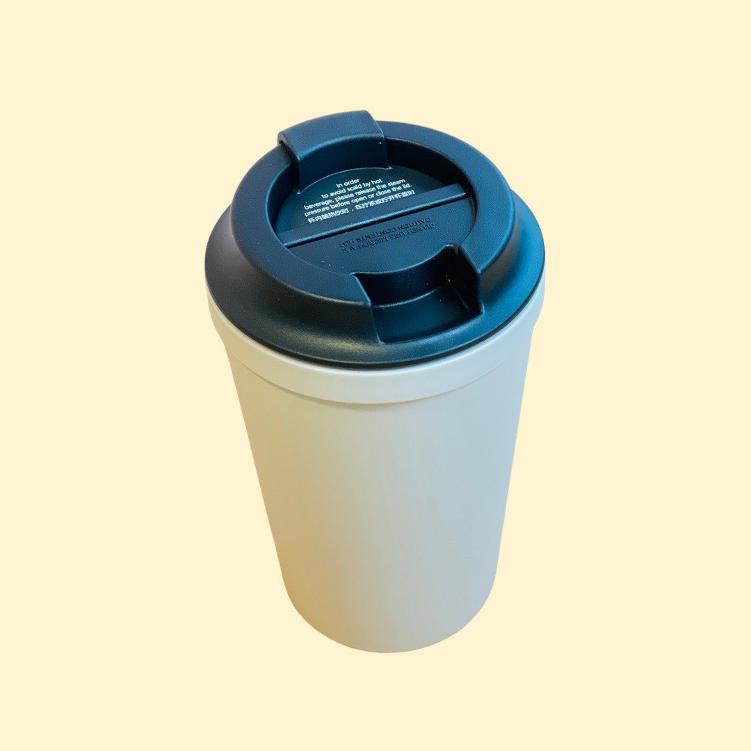 Double wall BP free coffee cup with suction