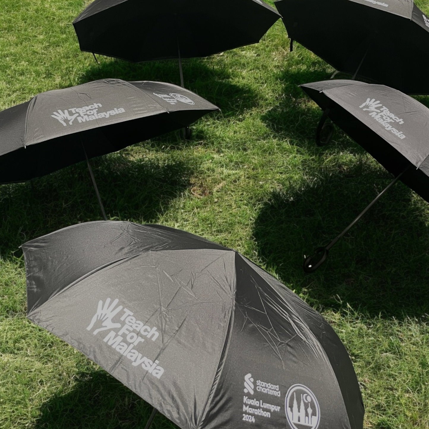 23" Open Reversible Quality Umbrella with C-shaped handle