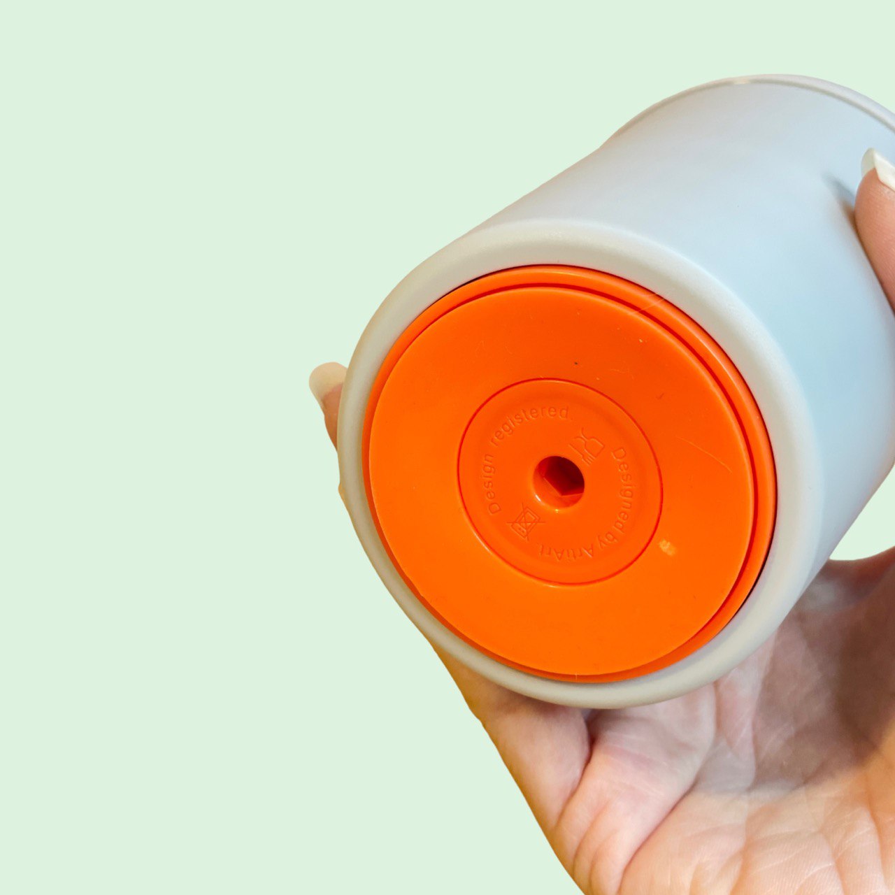 Double wall BP free coffee cup with suction
